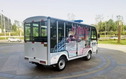 Hulk Vehicle's First Sightseeing Bus Converted into Patrol Car Put into Use